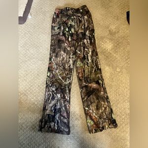 Mossey oak woman’s Sherpa pants size medium.  Color is broke up country.